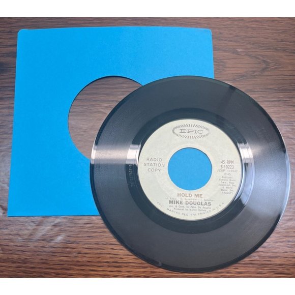Mike Douglas Father of the Bride / Hold Me 45 Pop Promo Epic 5-10223 - Picture 4 of 4